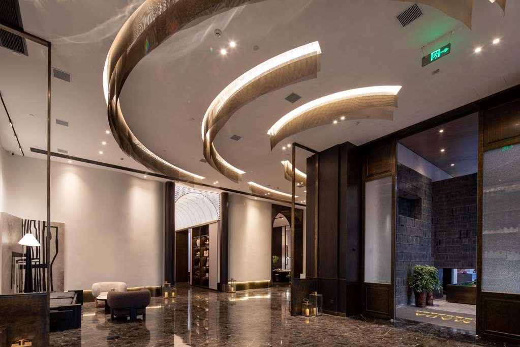 Отель Ramada By Wyndham Shaoyang County West Интерьер фото